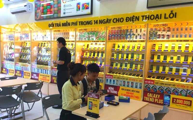 Đội ngũ nh&acirc;n vi&ecirc;n tại Thế Giới Di Động lu&ocirc;n chăm s&oacute;c kh&aacute;ch h&agrave;ng một c&aacute;ch chu đ&aacute;o v&agrave; tận t&igrave;nh